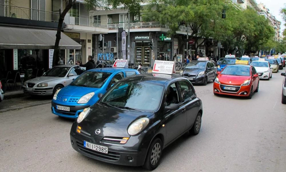 Νέο σκάνδαλο με διπλώματα οδήγησης: Ζητούν «φακελάκια» από υπερήλικες για ανανέωση με πλαστές ιατρικές βεβαιώσεις